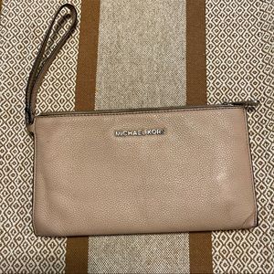Micheal Kors wristlet